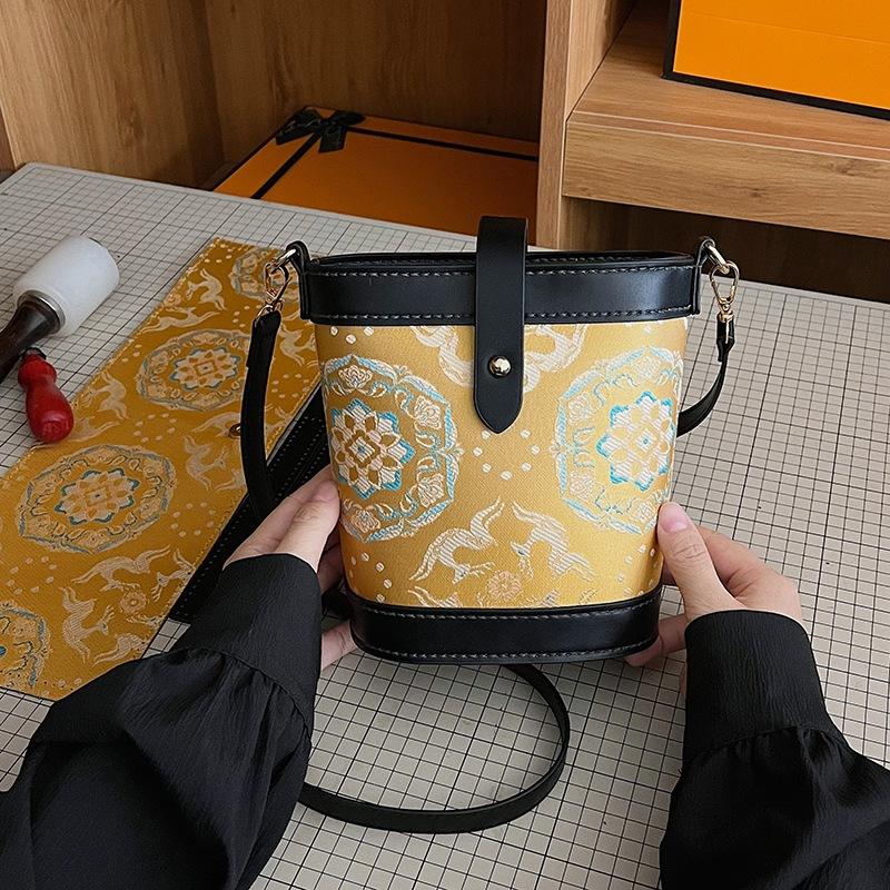 Leatherwork Drawing - DIY 니트 가방 - 핑크색 빈티지